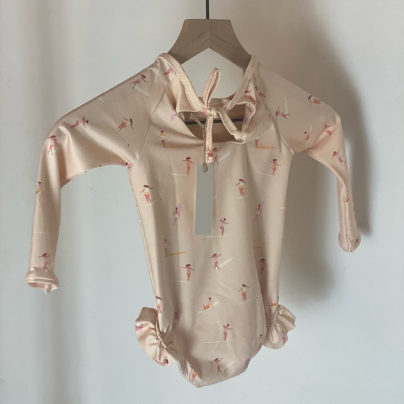 New Surfer chick rashguard - Picture 2 of 3